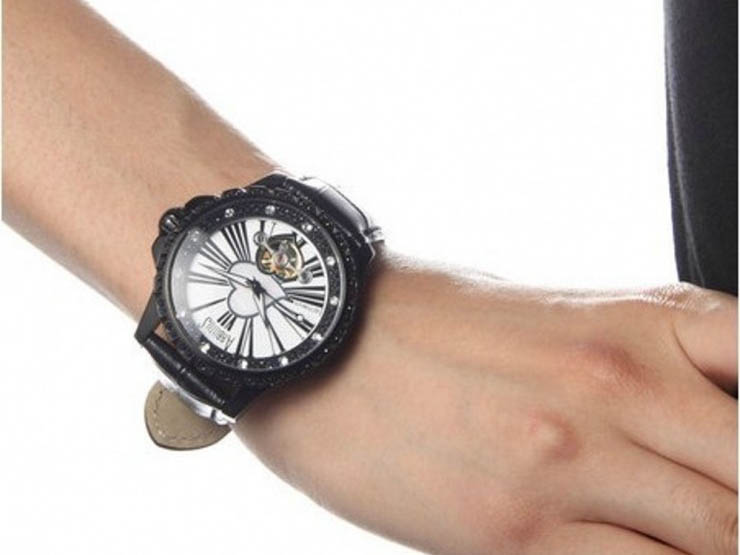 成A人片亚洲日本久久:最新运动手表,最新运动手表，亚洲日本久久成人风尚的引领者