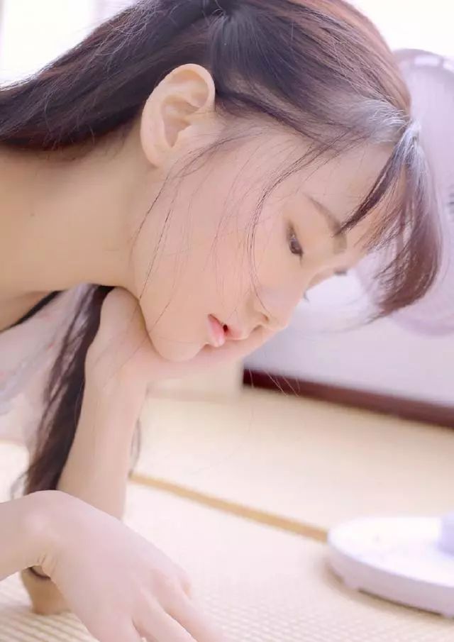 亚洲精品无码成人片久久不卡:隐身侍卫最新章节,亚洲精品无码成人片与隐身侍卫的最新章节，探索与赏析