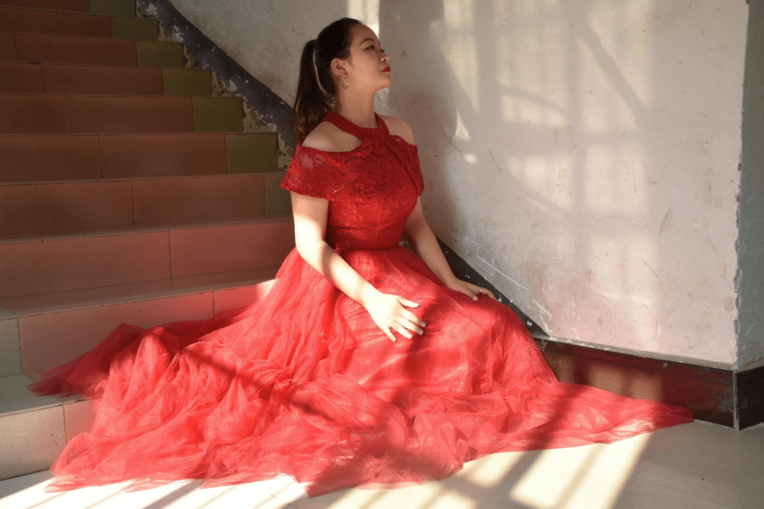 少妇无码AV无码专区在线观看:01-05-06-23-27-38P：01,探索成人娱乐领域，在线观看专区与伦理道德的思考