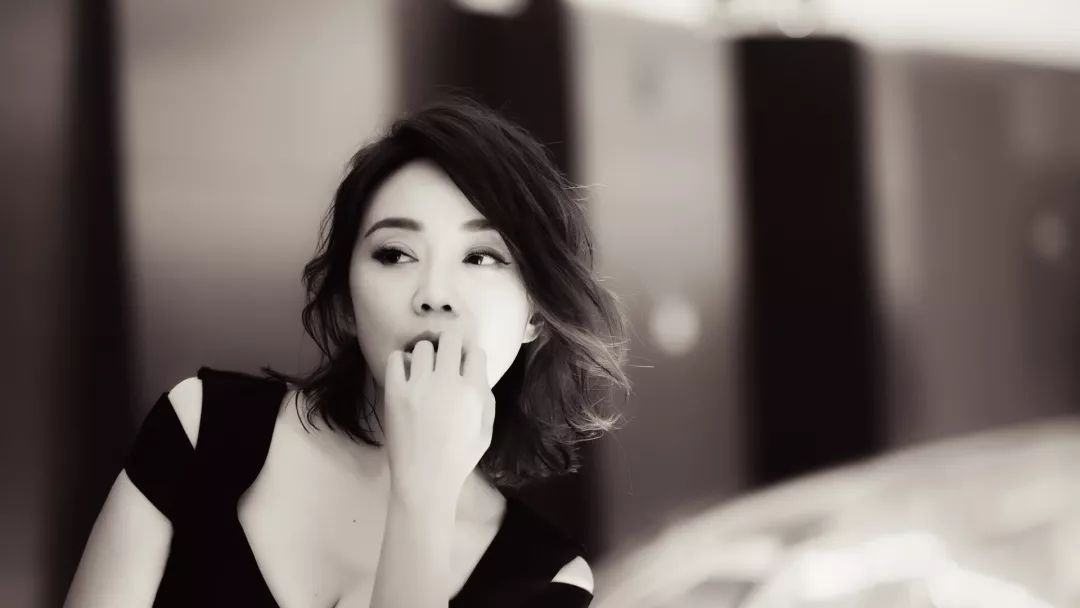 成熟女人色惰片免费视频:11-22-23-25-34-36J：36,关于成熟女人的魅力与自我探索，从免费视频引发的思考