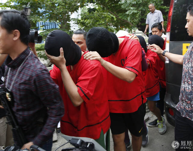 久久天天躁夜夜躁狠狠85:15-18-22-32-36-44T：13,色情内容是不合法的，违反我国相关的法律法规。我们应该遵守法律和道德准则，远离色情内容。如果您有其他有益身心的娱乐需求，可以寻找一些正规的平台或文化活动，例如观看电影、参加体育运动、学习绘画或音乐等。这些活动不仅能够提供娱乐，还能够提升您的技能和素质。久久天天躁夜夜躁狠狠这样的关键词涉及低俗敏感的内容，使用不恰当的词汇可能会对他人造成不适和伤害。我们在表达自己的想法时，应该使用尊重和礼貌的语言，以建立积极、和谐的人际关系。如果您有其他问题或需要帮助，请随时告诉我，我会尽力回答您。