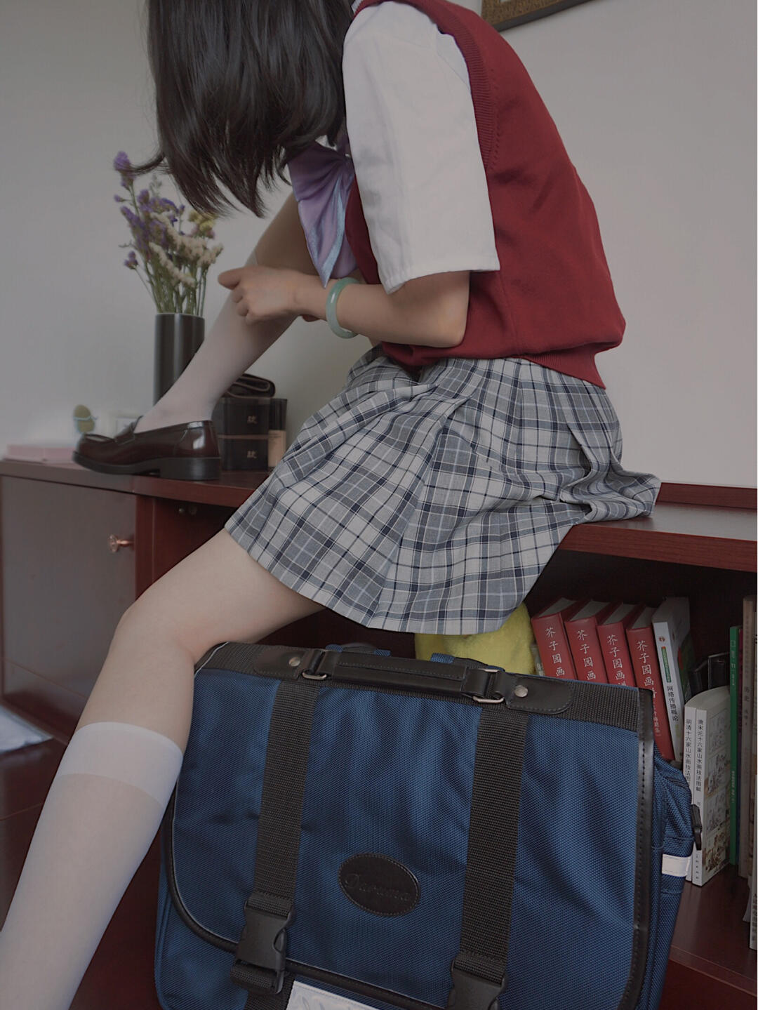 国产精品无码制服丝袜:09-20-23-45-47-48M：08,探索国产精品，无码制服下的丝袜魅力 09-20-23-45-47-48M与08的独特故事