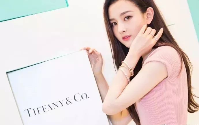 国内精品伊人久久久久妇:06-08-13-24-26-27Y：14,关于国内精品伊人久久久久妇的探讨