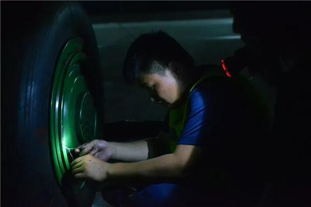 无码午夜福利免费区久久:04-28-29-31-40-47F：47,探索无码午夜福利免费区，深度解析其背后的价值与影响