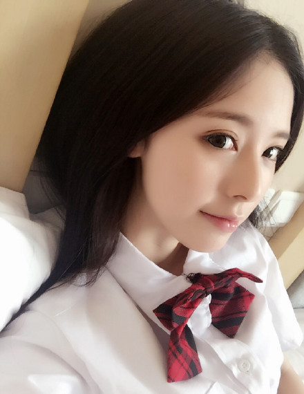 超清纯白嫩大学生无码网站:01-08-18-21-24-37B：27,探索超清纯白嫩大学生的私密世界，一场关于青春与真实的探索之旅