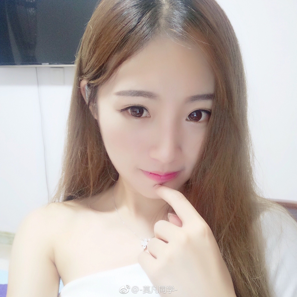 超清纯白嫩大学生无码网站:01-08-18-21-24-37B：27,探索超清纯白嫩大学生的私密世界，一场关于青春与真实的探索之旅