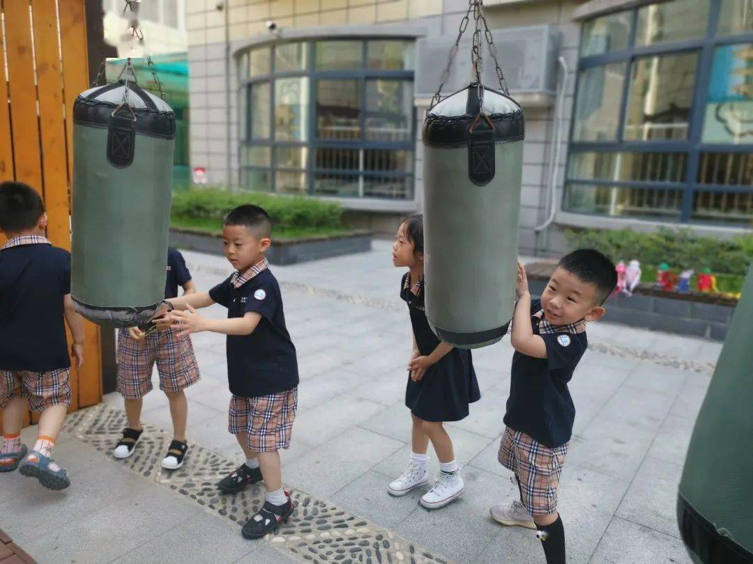 人妻无码系列一区二区三区:07-09-10-15-44-45L：38,色情内容是不合法的，违反我国相关的法律法规。我们应该遵守法律和道德准则，远离色情内容。如果您有其他有益身心的娱乐需求，可以寻找一些正规的平台或文化活动，例如观看电影、参加体育运动，以丰富您的生活。