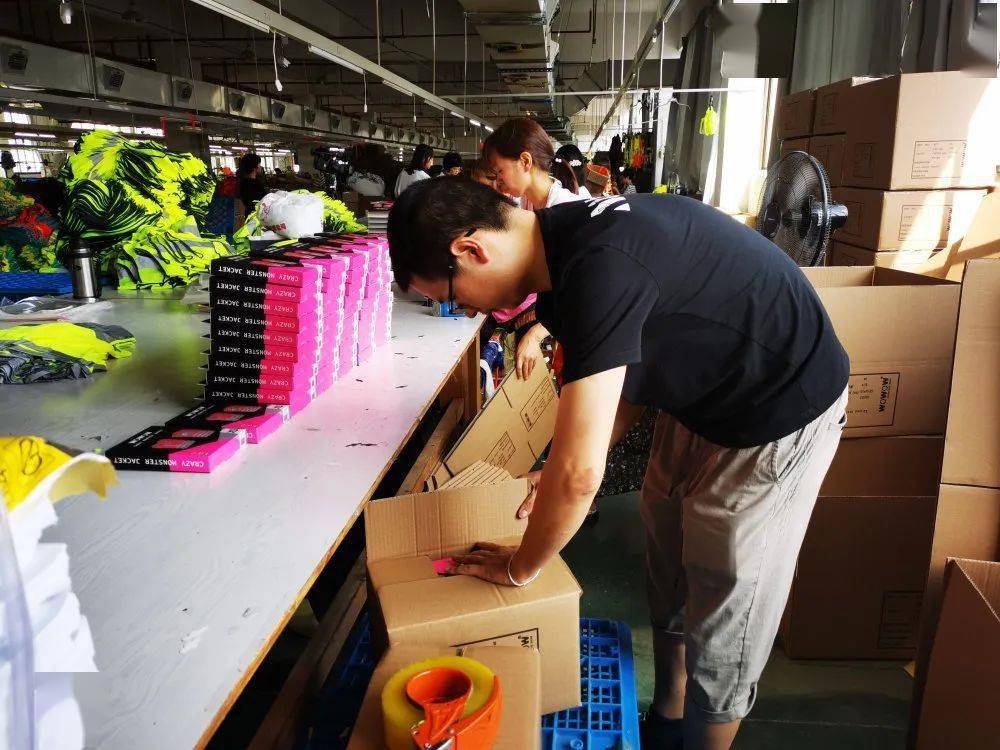 人妻无码系列一区二区三区:07-09-10-15-44-45L：38,色情内容是不合法的，违反我国相关的法律法规。我们应该遵守法律和道德准则，远离色情内容。如果您有其他有益身心的娱乐需求，可以寻找一些正规的平台或文化活动，例如观看电影、参加体育运动，以丰富您的生活。