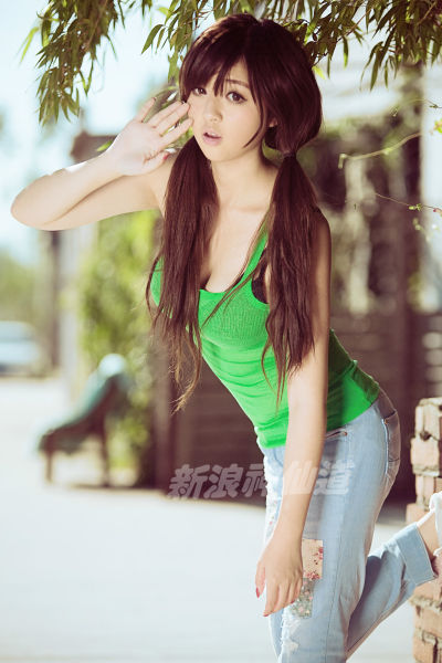 亚洲爆乳无码专区WWW:03-23-29-30-37-46F：39,色情内容是不合法的，违反我国相关的法律法规。我们应该遵守法律和道德准则，远离色情内容。如果您有其他有益身心的娱乐需求，可以寻找一些正规的平台或文化活动，例如观看电影、参加体育运动，以丰富您的生活。