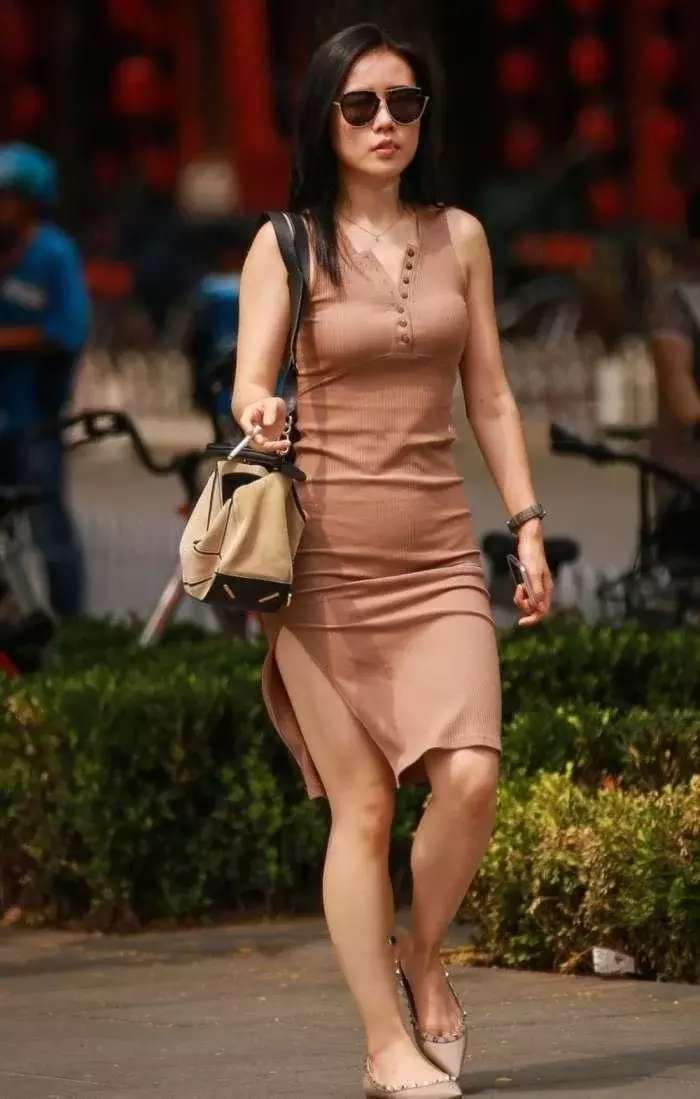 丰满少妇三级全黄:05-11-15-16-35-38V：37,丰满少妇的魅力世界，探索三级全黄的多元维度（不适宜所有人群）