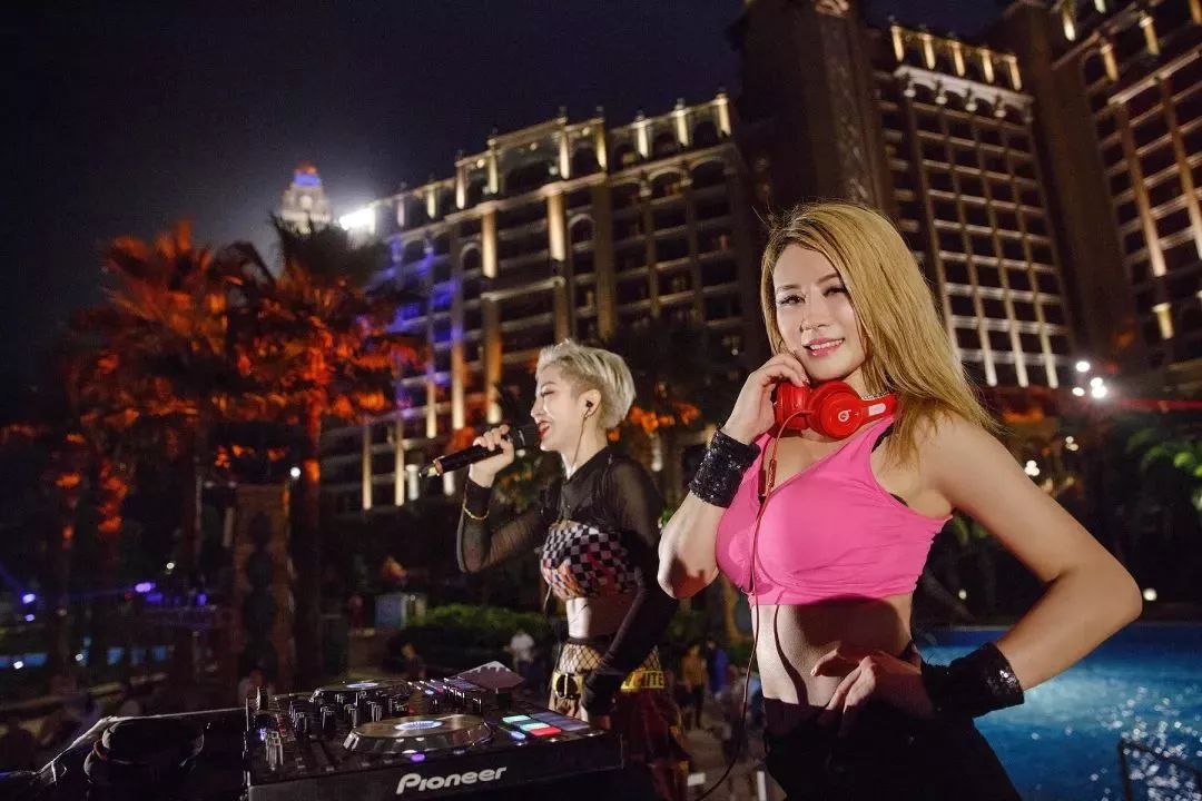 狠狠躁夜夜人人爽天96:02-05-25-26-41-44P：22,狂热之夜，躁动的节奏与无尽的愉悦