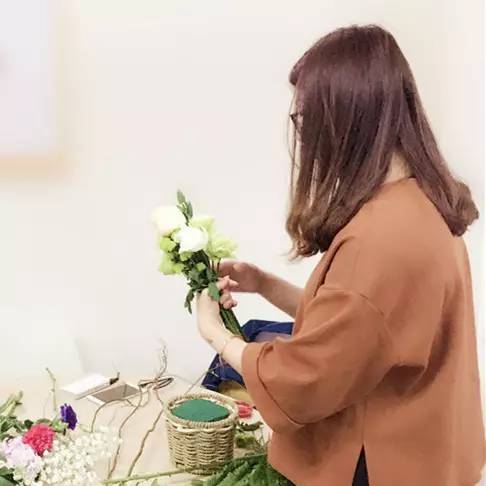 日韩人妻OL丝袜AV一二区:06-09-19-33-37-43T：04,日韩人妻OL丝袜的魅力世界，一二区探索与时光印记