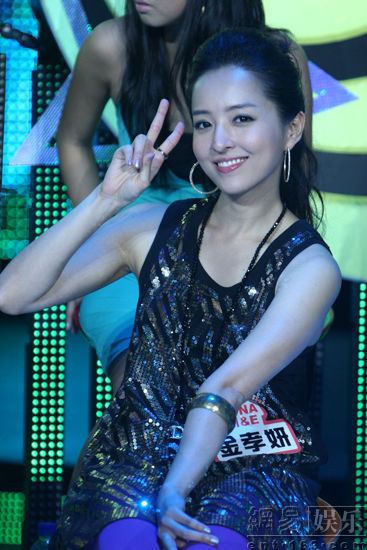 亚洲熟妇无码爱V在线观看:01-15-20-25-27-29K：40,亚洲熟妇的私密影像，在线观看的无码之爱