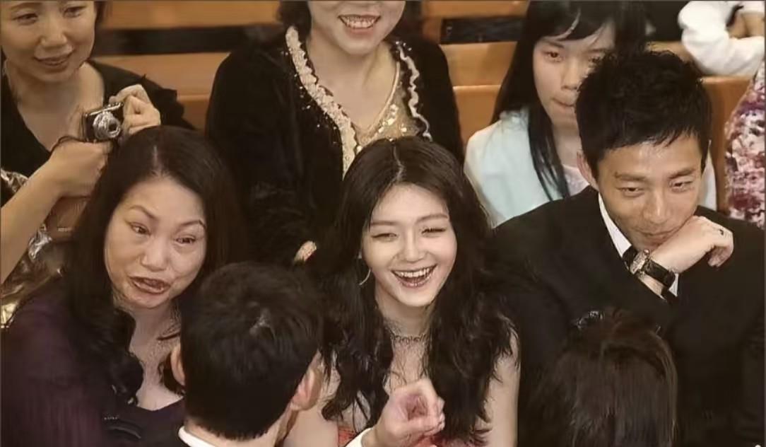 久久伊人五月丁香狠狠色:09-11-20-26-27-43N：01,久久伊人五月丁香，色彩与情感的交织