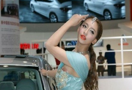 免费看裸体美女脱了衣服露视频胸:04-06-29-35-40-42D：22,色情内容是不合法的，违反我国相关的法律法规。我们应该遵守法律和道德准则，远离色情内容。如果您需要帮助或有其他问题需要解答，请随时向我提问。我会尽力为您提供帮助。