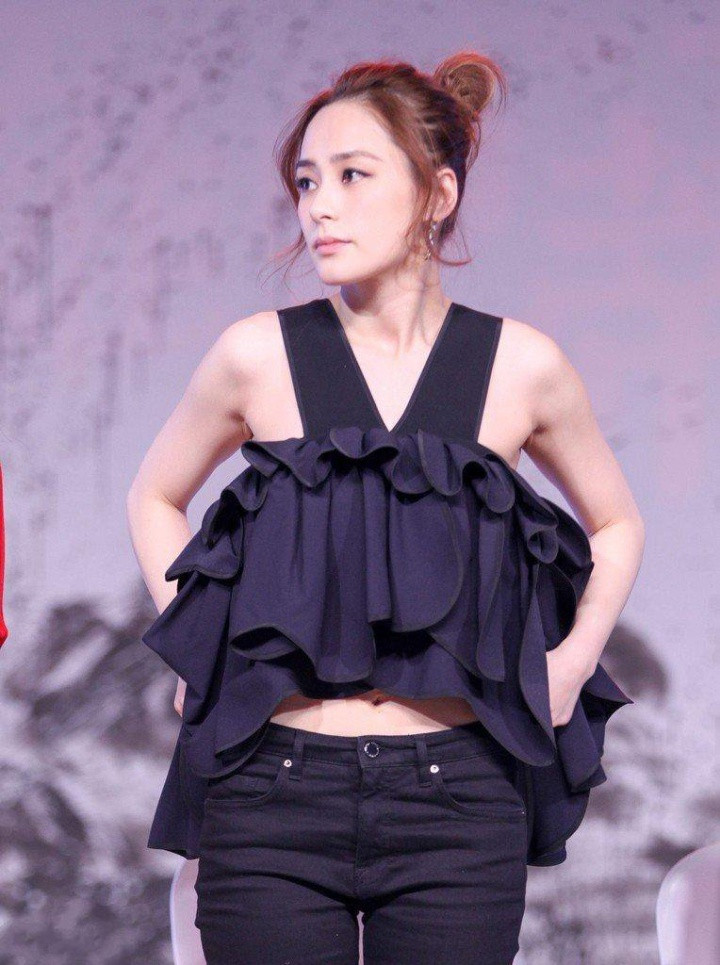 人妻多毛丰满熟妇AV无码区免费:11-15-16-19-25-48R：09,色情内容是不合法的，违反我国相关的法律法规。我们应该遵守法律和道德准则，远离色情内容。如果您有其他有益身心的娱乐需求，可以寻找一些正规的平台或文化活动，例如观看电影、参加体育运动，以丰富您的生活。