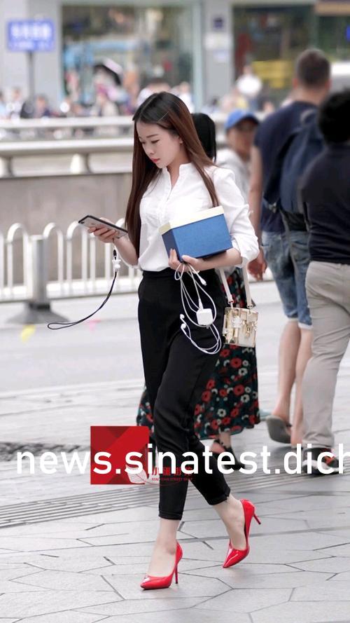 少妇被又大又粗猛烈进出视频软件:13-17-18-21-28-32X：30,探索视频软件中的隐秘世界，少妇与粗犷魅力的碰撞