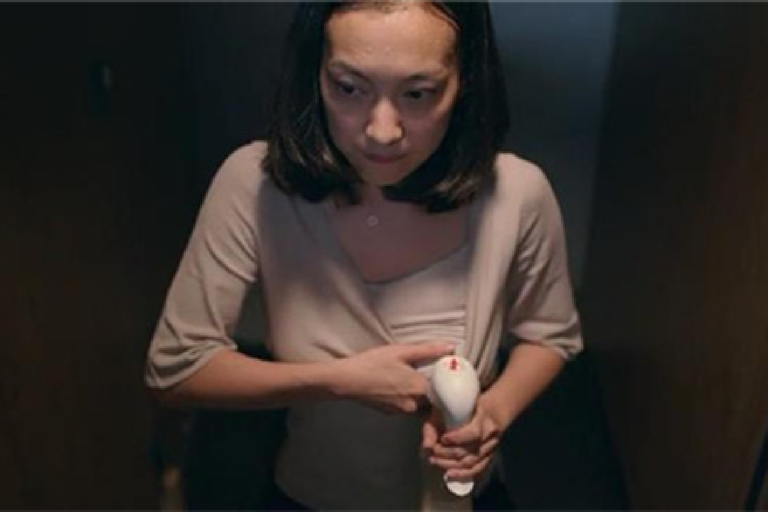 办公室撕开奶罩揉吮奶头在线观看:01-08-15-16-41-43T：29,办公室私密瞬间，揭开奶罩的私密观看体验