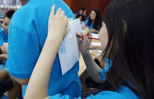 无码人妻一区二区三区蜜桃手机版:16-18-25-35-40-48Z：23,探索无码人妻一区二区三区蜜桃手机版的独特魅力