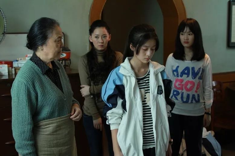 国产高清女同学巨大乳在线观看:17-18-26-30-39-43X：44,探索国产高清女同学的世界，从青春到成熟的魅力之旅