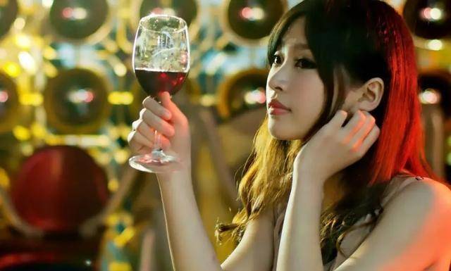 精品午夜福利1000在线观看:21-22-25-43-44-47D：35,关于精品午夜福利的探索与体验，在线观看的魅力与深度体验