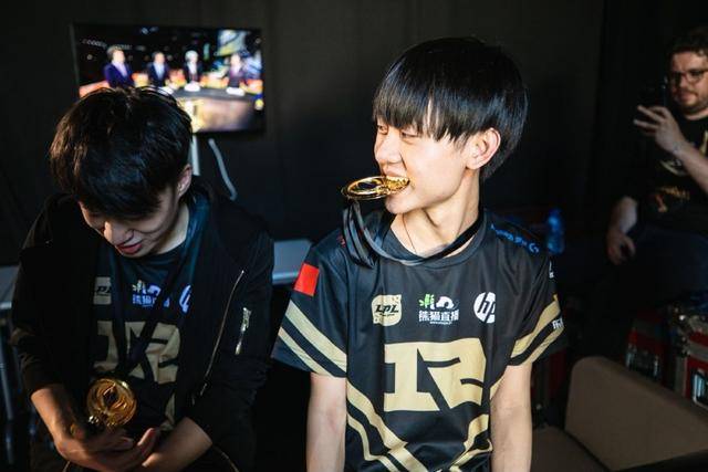 女同久久精品国产99国产精品:05-10-11-25-42-45N:08,女同久久精品国产与国产精品的探讨——以特定时间段为例的分析 女同久久精品国产99国产精品:05-10-11-25-42-45N:08,女同久久精品国产与国产精品的探讨——以特定时间段为例的分析