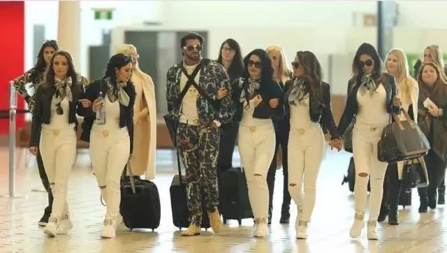 97无码免费人妻超级碰碰夜夜:06-15-18-27-33-39P：02,色情内容是不合法的，违反我国相关的法律法规。我们应该遵守法律和道德准则，远离色情内容。如果您有其他有益身心的娱乐需求，可以寻找一些正规的平台或文化活动，例如观看电影、参加体育运动，以丰富您的生活。