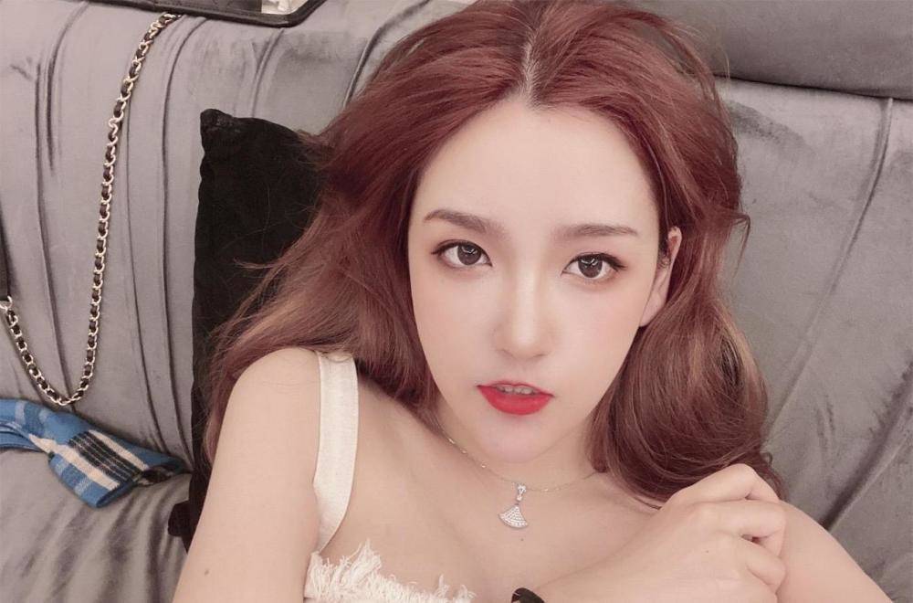 国产精品爆乳在线播放第一人称:01-12-20-25-34-43Z：48,国产精品爆乳之旅，第一人称的在线播放体验