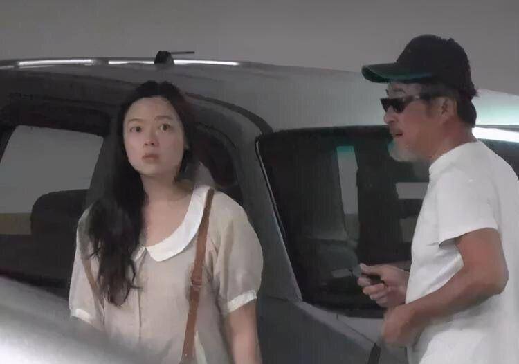 无码人妻精品一区二区三区免费:16-27-33-35-43-48X：38,色情内容是不合法的，违反我国相关的法律法规。我们应该遵守法律和道德准则，远离色情内容。如果您有其他有益身心的娱乐需求，可以寻找一些正规的平台或文化活动，例如观看电影、参加体育运动，以丰富您的生活。