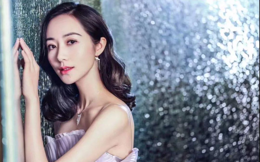 美女高潮喷水40分钟全程露脸:01-05-09-21-27-30Q：18,色情内容是不合适的，不仅违反了社会道德和法律规定，而且可能会对用户造成严重的心理和社交伤害。因此，我无法为您撰写涉及此类内容的文章。