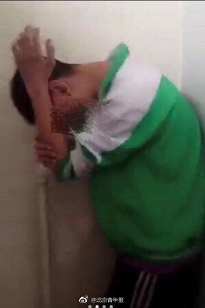 边摸边吃奶边做爽免费视频99:24-29-30-32-33-34H：31,色情内容是不合法的，违反我国相关的法律法规。我们应该遵守法律和道德准则，远离色情内容。如果您有其他有益身心的娱乐需求，可以寻找一些正规的平台或文化活动，例如观看电影、参加体育运动，以丰富您的生活。