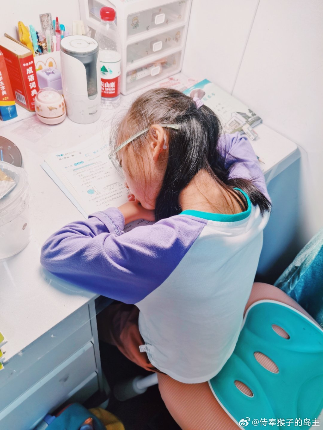 坐在学长又大又硬的上面写作业:02-18-19-24-34-48U：47,坐在学长又大又硬的上面写作业，一种别样的学习体验