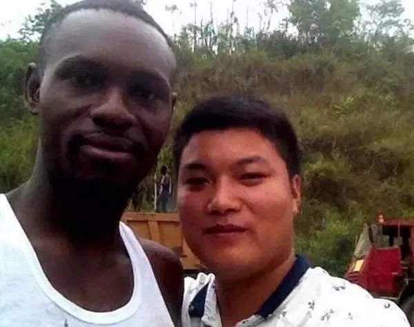 天天躁日日躁狠狠躁日日躁黑人:09-13-22-26-29-47N：36,色情内容是不合法的，违反我国相关的法律法规。我们应该遵守法律和道德准则，远离色情内容。如果您有其他有益身心的娱乐需求，可以寻找一些正规的平台或文化活动，例如观看电影、参加体育运动，以丰富您的生活。